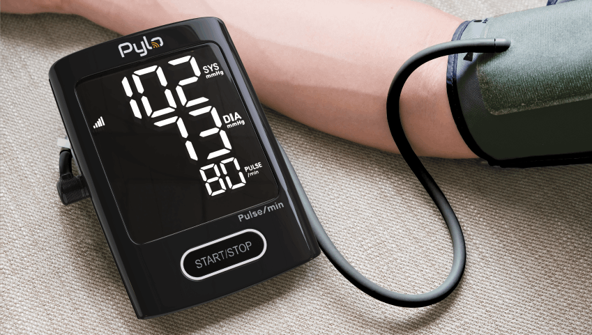 man taking blood pressure with 900-LTE